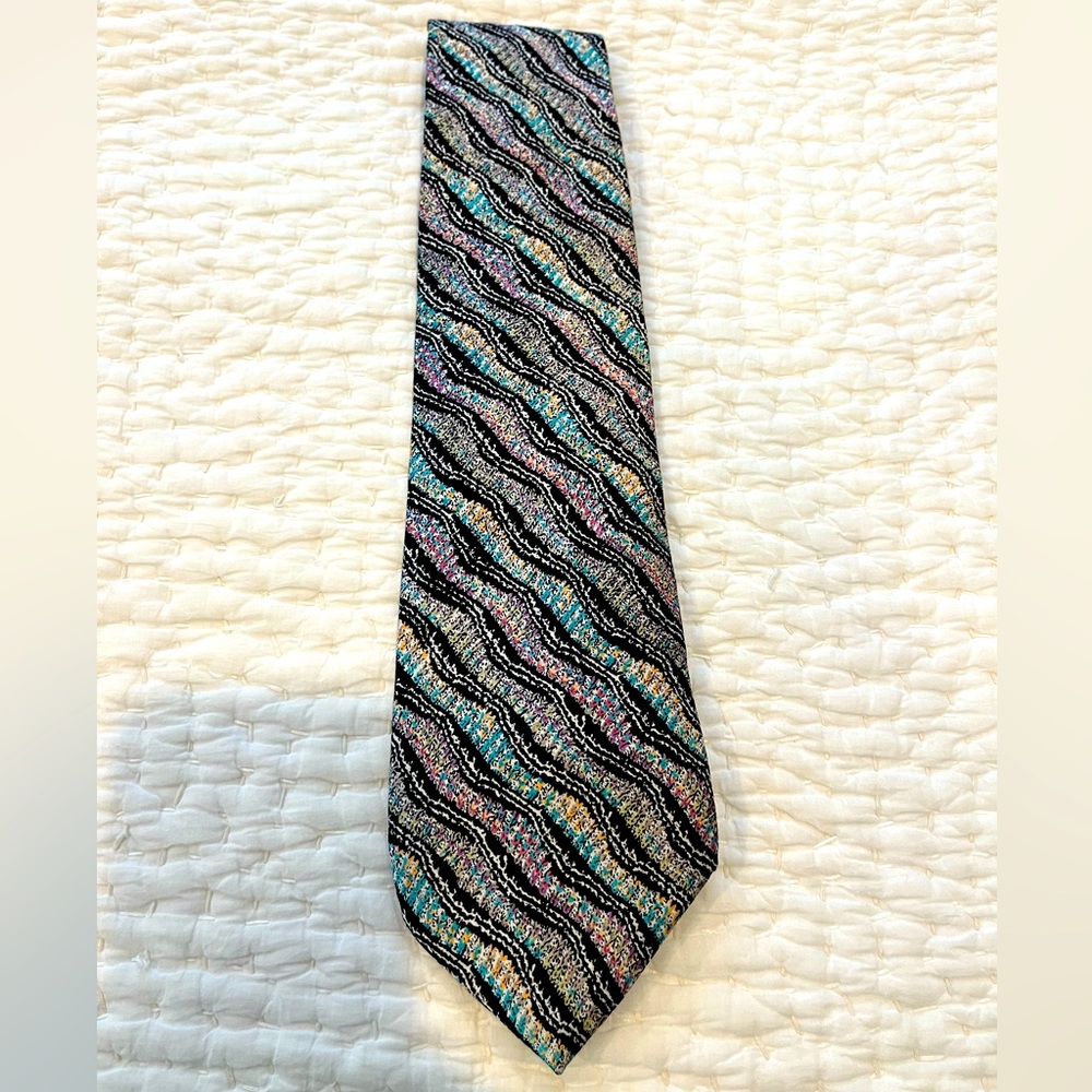 Tundra silk necktie.